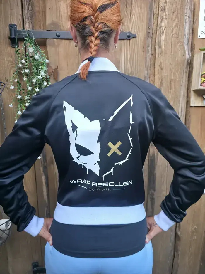 Hoodie mit Wrap-Rebellen-Katzenlogo auf dem Rücken