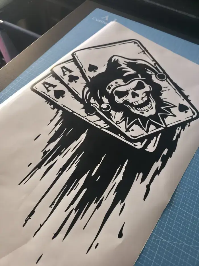 Filigranes Joker-Motiv als geplottete Schneidefolie